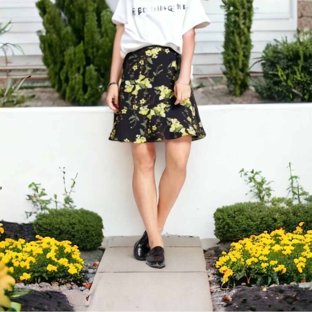 WWW Paneled Ruffle Mini Skirt Yellow Floral Print over Black Sz 10 NWOT